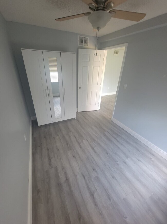 Building Photo - 1000 Lake of the Woods Blvd