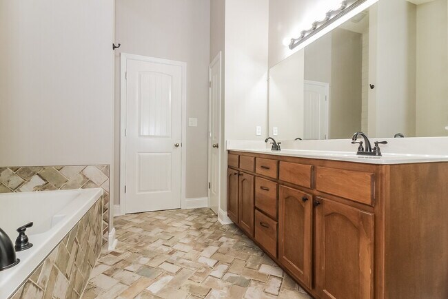 Building Photo - 8331 Grayce Dr