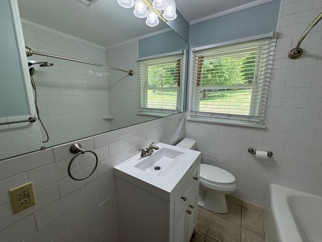Building Photo - Cozy 3/1 House in East Rome- $1,495
