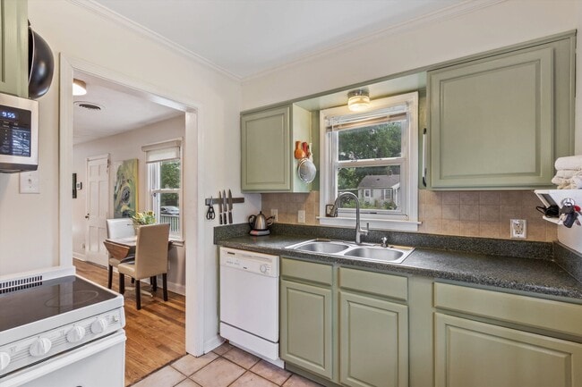 Building Photo - 507 Grahamwood Dr