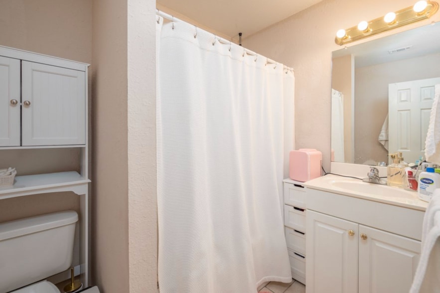 Building Photo - 923 Saint Andrews Ln