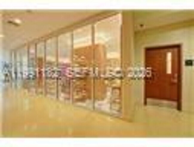 Building Photo - 6801 Collins Ave