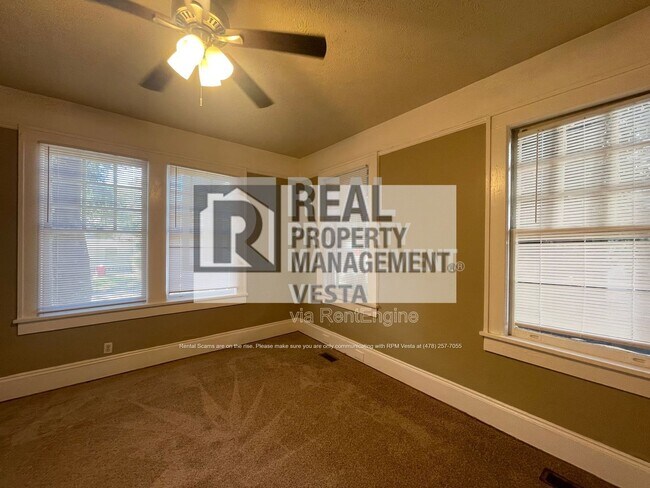 Building Photo - 1096 Hillyer Ave