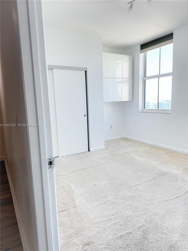 Building Photo - 3340 NE 190th St