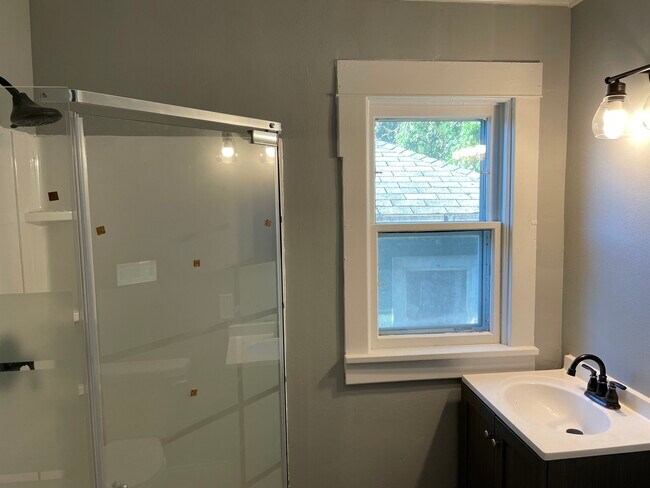 Building Photo - 314 Otter Ave