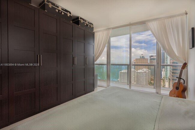Building Photo - 495 Brickell Ave