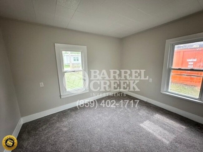 Building Photo - 2-Bed 1-Bath House