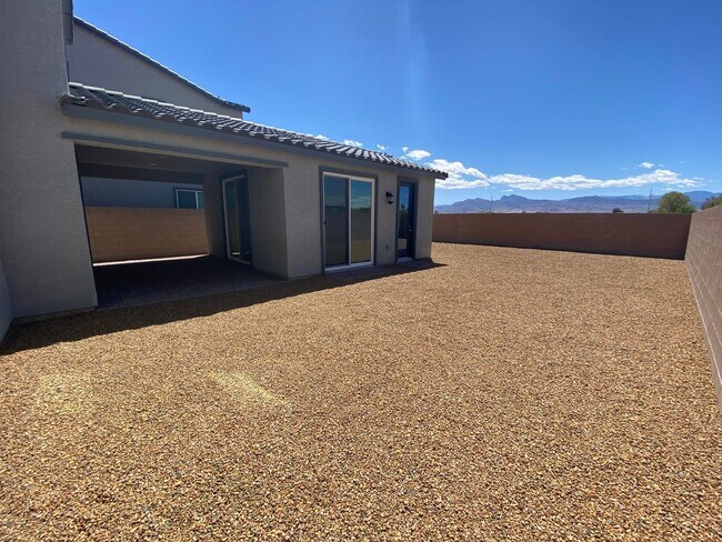 Building Photo - Beautiful 4 bed/3.5 bath home located in N...