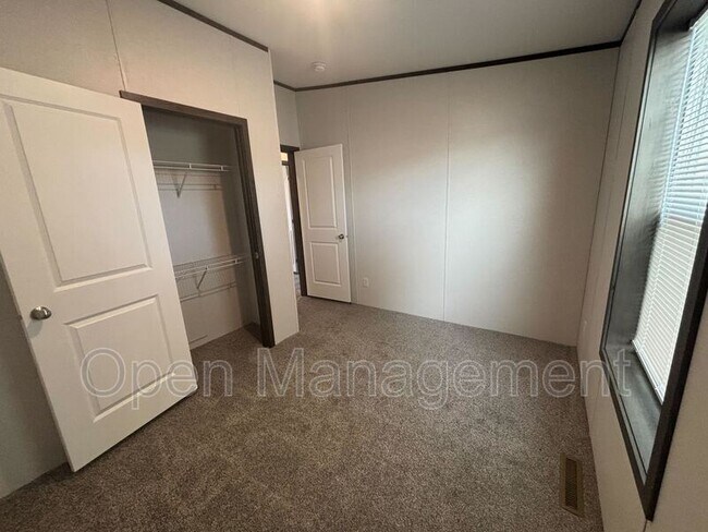 Building Photo - 725 S 12th St