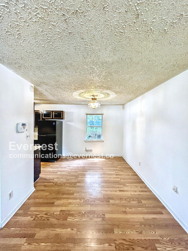 Building Photo - 818 Bedrock Ln