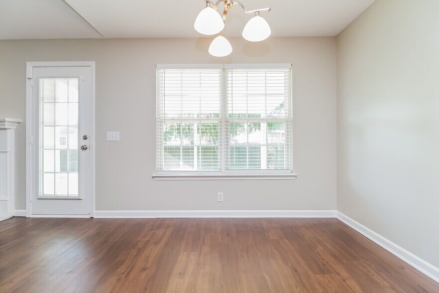 Building Photo - 1609 London Gardens Ct