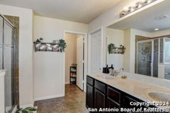 Building Photo - Super Nice Spacious Home with over 2600 sq ft in Parc at Escondido
