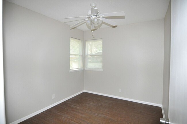 Building Photo - 1117 Trailwood Dr