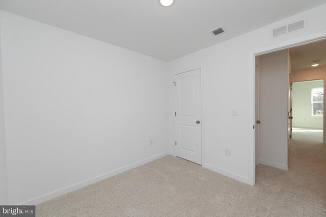 Building Photo - 65 Basswood St