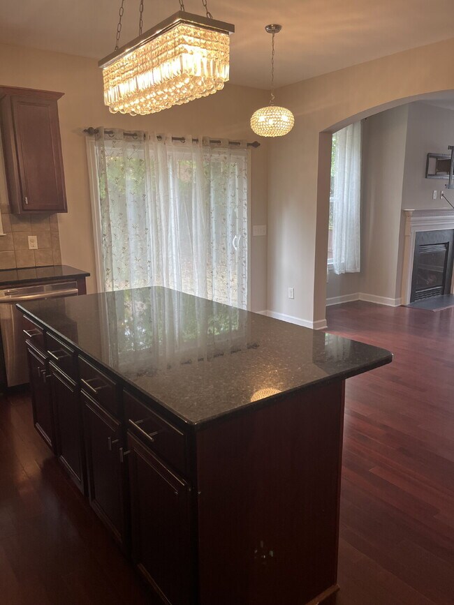 Building Photo - "Charming 4-Bed Home in Mt. Juliet's Sterl...