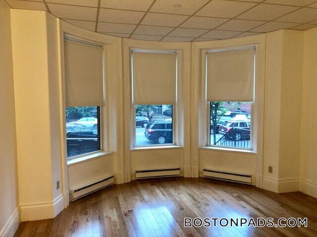 Building Photo - 854 Beacon St