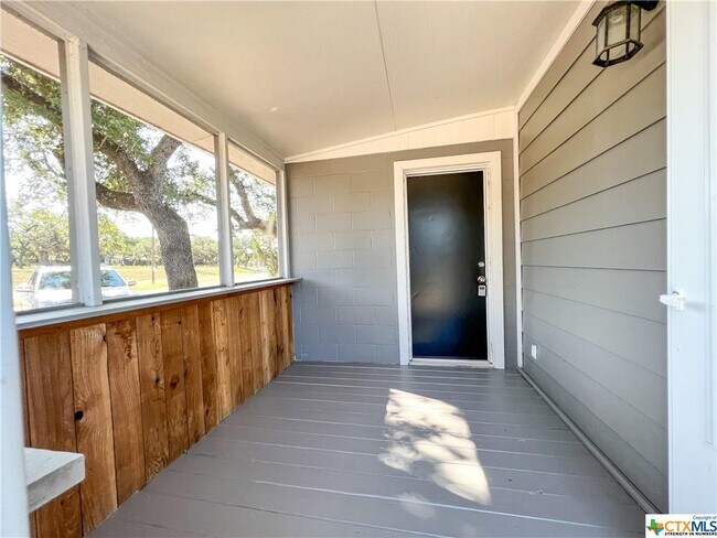 Building Photo - 668 Creekside Dr