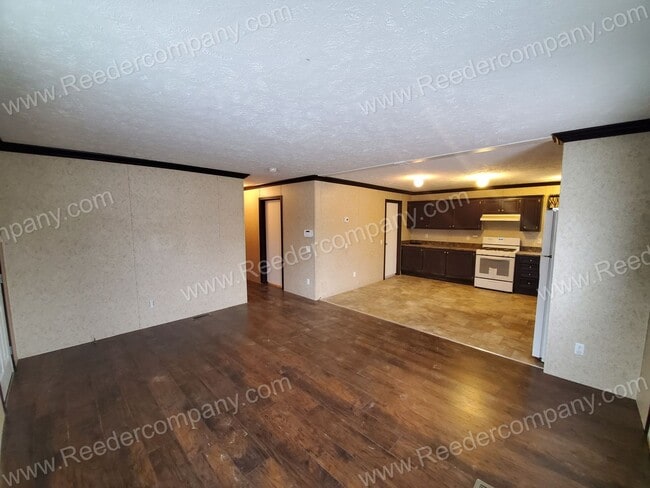 Building Photo - 3 bedroom house