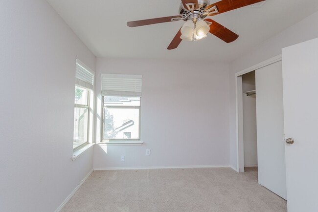 Building Photo - 2007 Rim Rock Dr