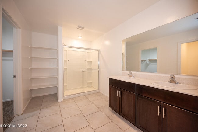 Building Photo - 2580 Calle Palta