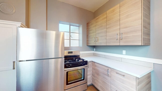 Building Photo - 186 Gough St