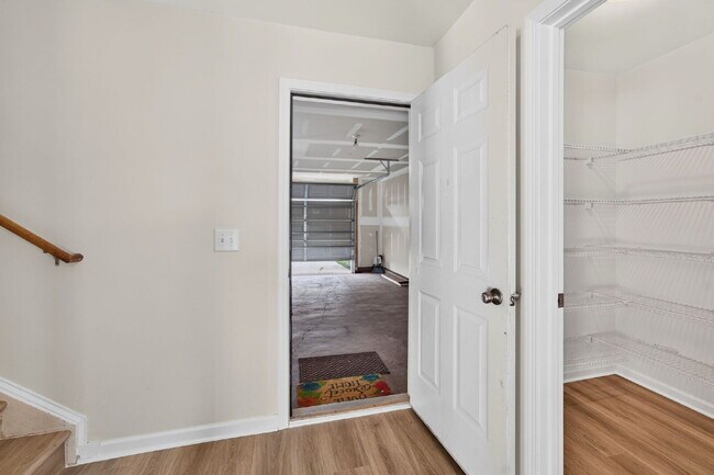 Building Photo - Expansive 4-bedroom, 3.5-bathroom single-family home boasts 3,150 sq. ft.