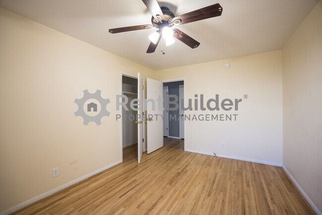Building Photo - 6504 Loftus Ave NE