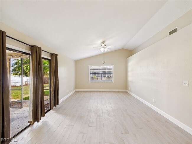 Building Photo - 17409 Braddock Rd