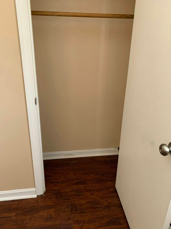 Building Photo - 819 Westminster Hill Rd