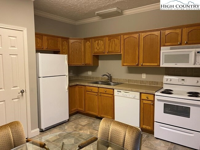 Building Photo - 403 Ridgecrest Ave