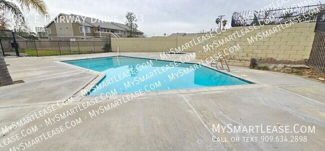 Building Photo - 936 E Fairway Dr