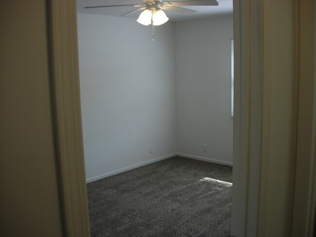Building Photo - 150 Hillshafer Dr