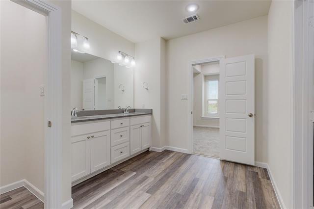 Building Photo - 16062 Doe Lk Dr