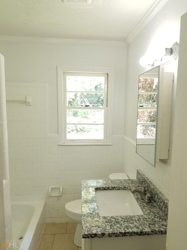 Building Photo - 2581 Oak Cir