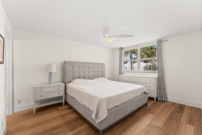 Building Photo - 2905 SW 22nd Ave