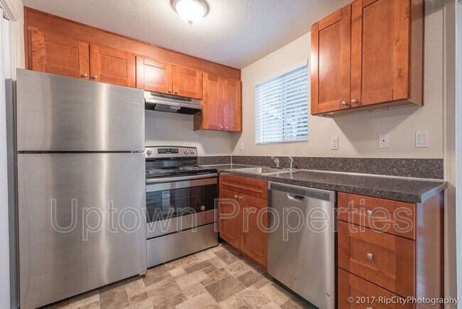 Primary Photo - 5011 SW Beaverton Hillsdale Hwy