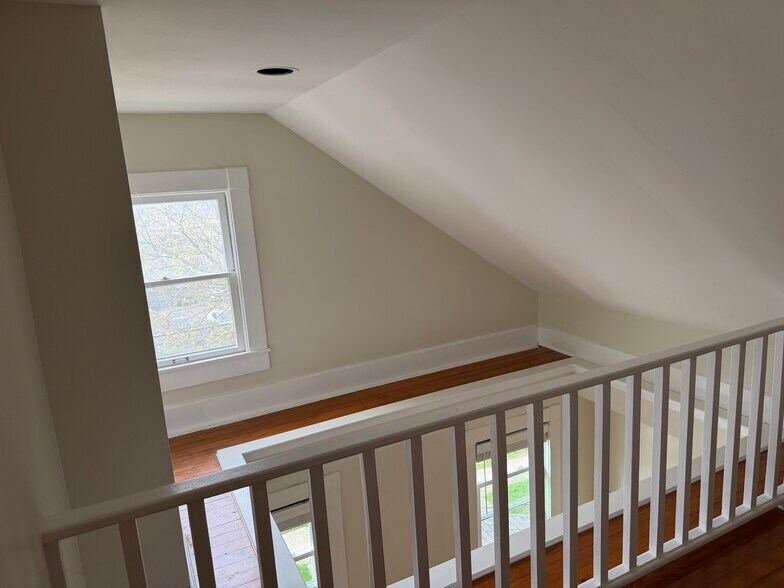 Building Photo - 404 W 1st Ave