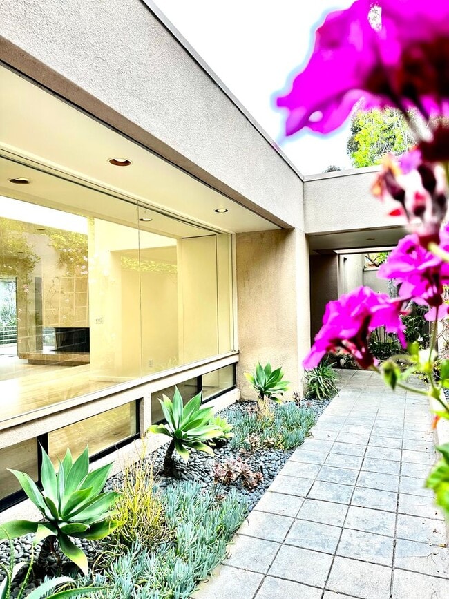 Building Photo - Private, Architect-Designed La Jolla Gem w/ Ocean View! MUST SEE!!!
