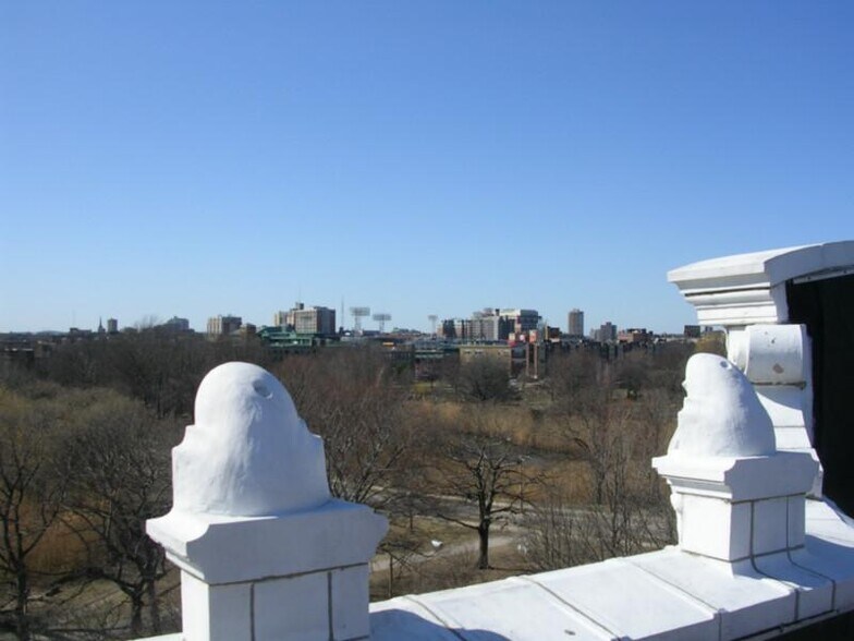 Building Photo - 80 Fenway