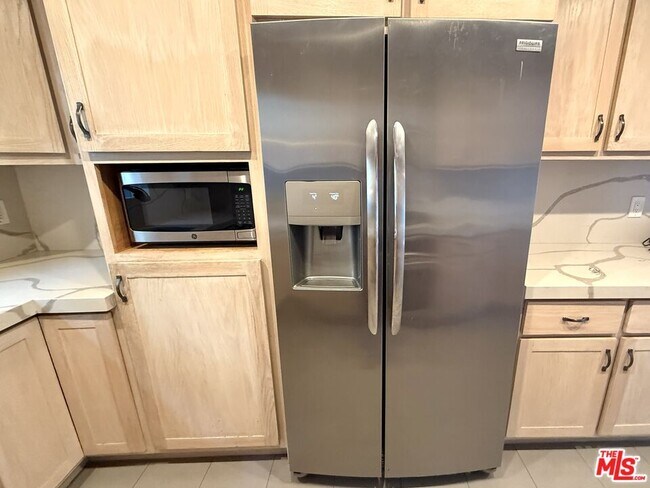 Building Photo - 2701 S Harcourt Ave