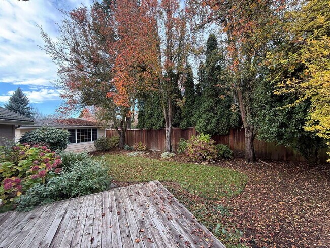 Building Photo - 2225 Marie Ln