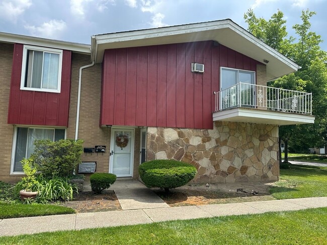 Primary Photo - 27651 Mills Ave