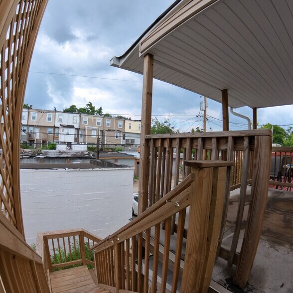 Rear staircase to alleyway - 4646 York Rd