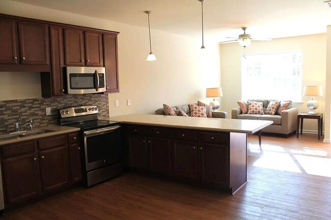 Building Photo - Contemporary 3BD/3.5 BA townhome available near NCSU – Furnished or Unfurnished option offered!