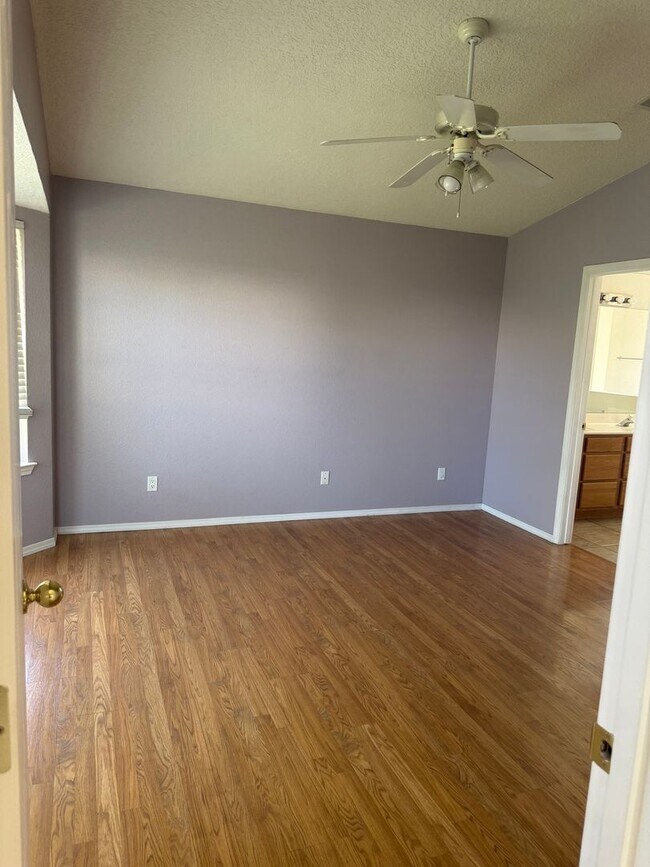 Building Photo - NW Home