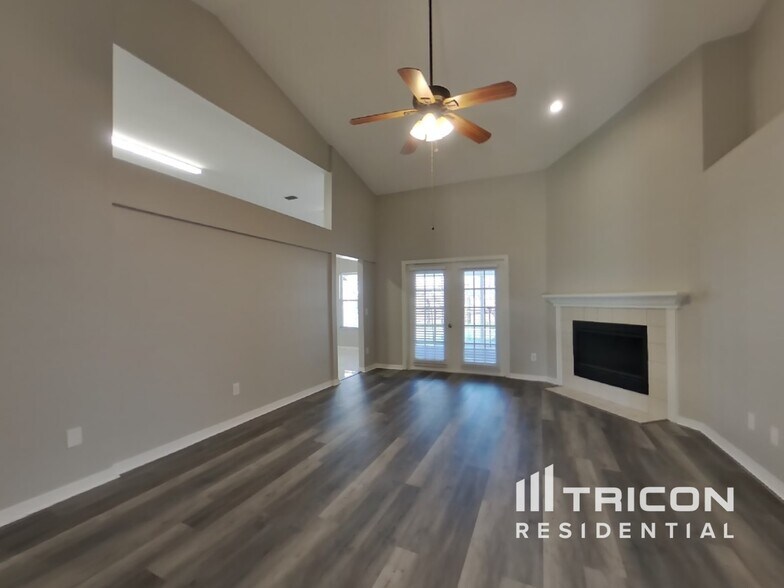 Building Photo - 873 Silversmith Cir