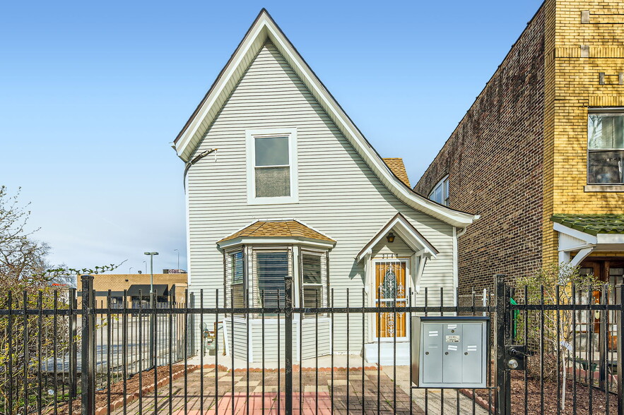 Building Photo - 3147 N Spaulding Ave