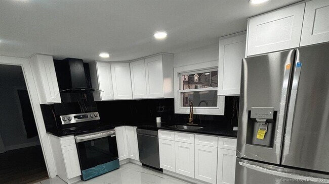 Building Photo - 25 N Spring St