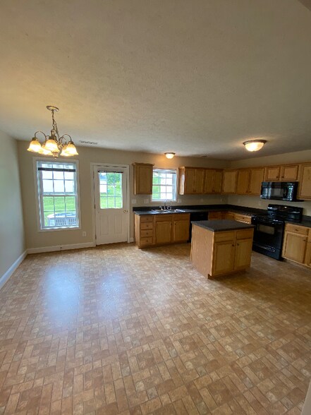 Building Photo - 3600 Old Forest Rd