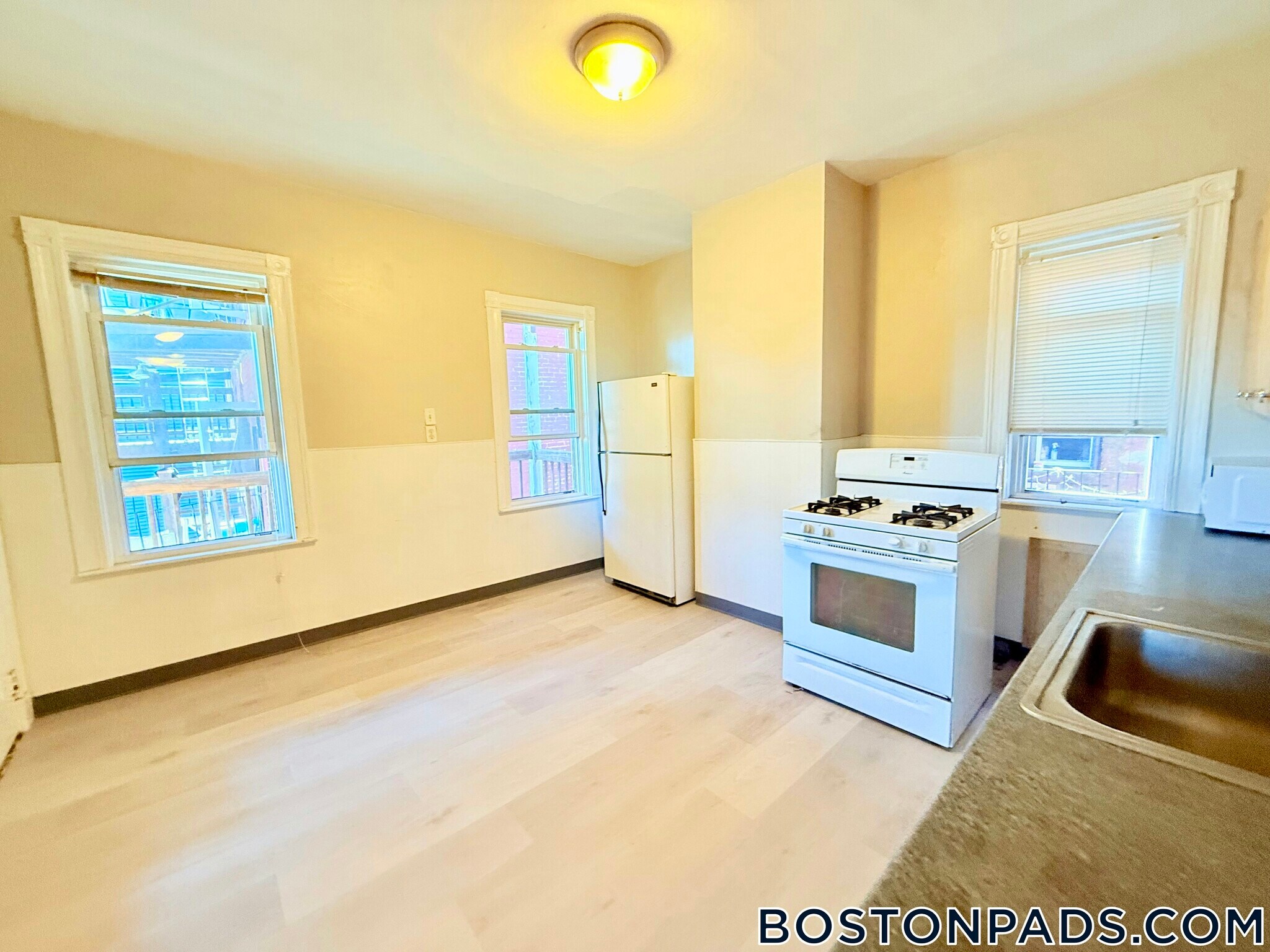 Building Photo - 348 Faneuil St